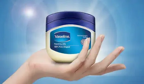 1. Vaseline Repairing Jelly - Rp36.000