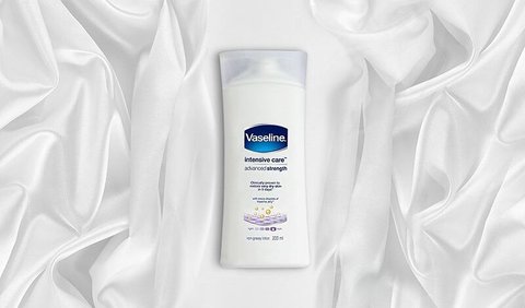 6. Vaseline Intensive Care Lotion Advanced Strength (100 ml) - Rp27.900