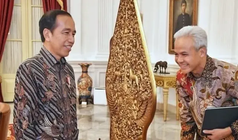 Jokowi mengaku, kemeja itu dipesannya pada dua bulan lalu kepada siswa SMKN 4 Kota Jambi yang sedang melaksanakan praktikum di jurusan tata busana. Ternyata hal itu membuat Jokowi ingin membelinya.