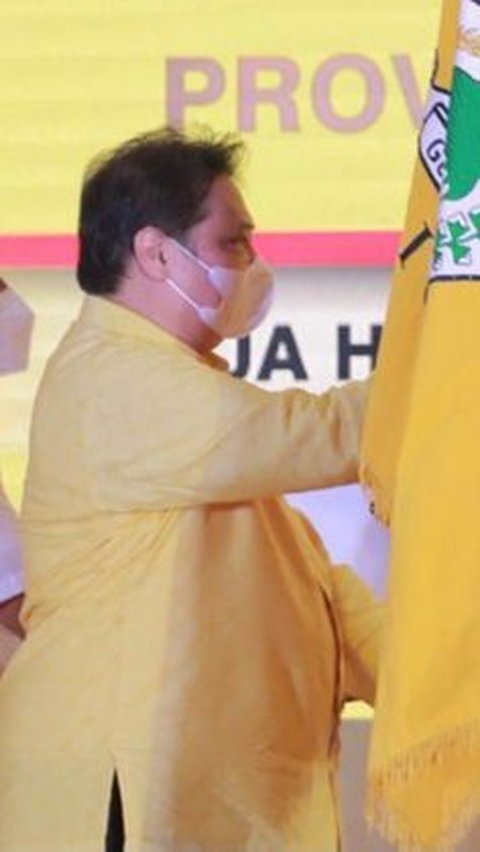 DPD Golkar seluruh provinsi di Indonesia juga menyatakan memberikan mandat pada Airlangga dalam proses negosiasi, strategi, dan momentum terkait Pilpres 2024.