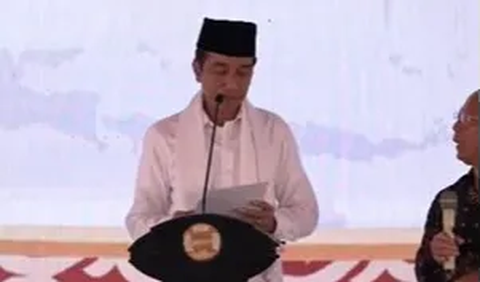Jokowi kemudian berbicara soal perwira tinggi TNI yang menduduki jabatan sipil. Dia mengaku akan segera mengevaluasi hal tersebut.