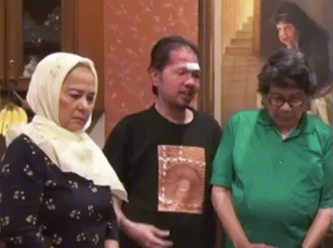 Innalillahi Wainaillahi Rojiun, Agus Harimurti Berduka, Annisa Pohan Terisak di Pusara