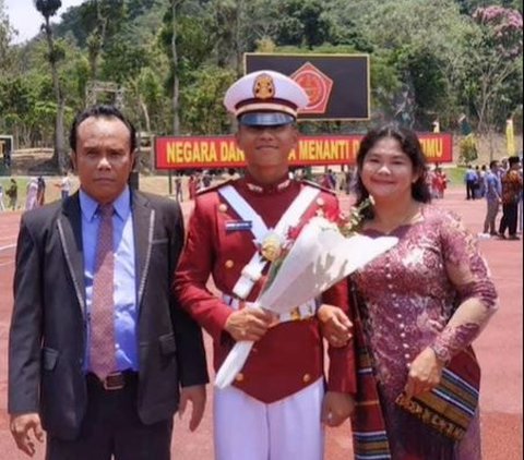 Momen Haru 'Adikku Komandanku', 3 Saudara Kandung jadi Polisi Kakak Bintara Hormat ke Adik Perwira