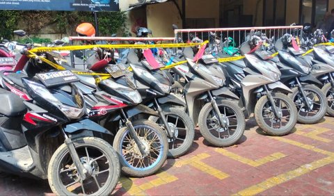 Sejumlah sepeda motor curian hendak dikirim dari Jakarta ke daerah Lampung Tengah. Upaya itu pun digagalkan oleh Unit Reskrim Polsek Tambora bersama-sama Satreskrim Polres Metro Jakarta Barat.