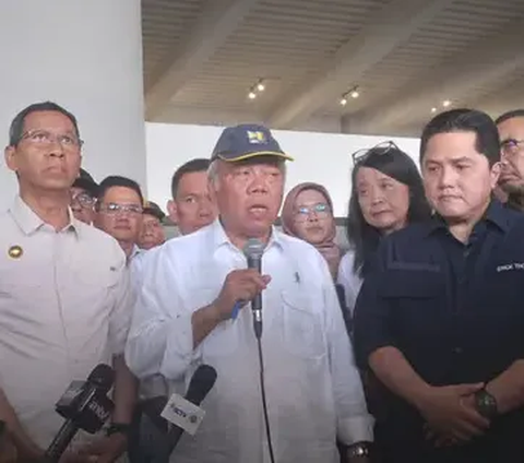 VIDEO: Kocak! Menteri Basuki Pegang HP Ikut Wawancara Jokowi Soal Sodetan Ciliwung