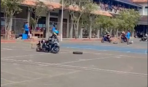 Tidak hanya sepakbola maupun aktivitas pencinta alam sebagai ekstrakulikuler di sekolah. Karena salah satu SMK di Majalengka mengizinkan siswanya memiliki ekstrakulikuler road race.