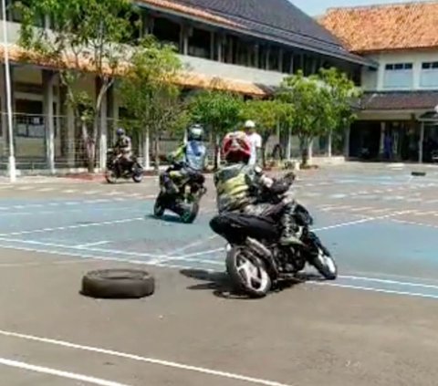 Sekolah Izinkan Ekstrakulikuler Road Race, Siswa Balapan di Lapangan