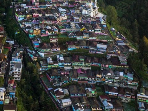 Pesona 'Nepal Van Java' di Magelang