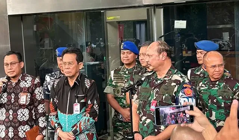 Saat ditemui awak media di Gedung KPK, Danpuspom TNI Marsekal Muda Agung Handoko membenarkan pihaknya akan berkoordinasi dengan pihak KPK terkait barang bukti dugaan suap Kabasarnas.