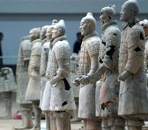 Kompleks makam Qin Xi Huang terkenal di seluruh dunia dan merupakan salah satu penemuan arkeologi yang paling penting.