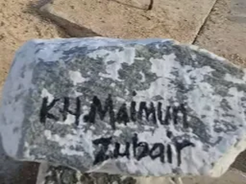 Kesaksian Penggali Kubur, Jasad KH Maimun Zubair Masih Utuh Padahal Sudah 4 Tahun Dimakamkan