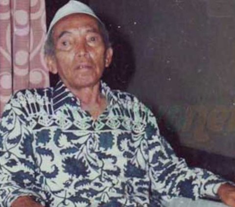 Kiai Mahrus Aly adalah salah satu pengasuh Pondok Pesantren Lirboyo Kediri yang jasanya dikenang banyak orang. Putra pasangan KH Aly bin Abdul Aziz dan Hasinah binti Kiai Sa’id ini lahir di Dusun Gedongan,  Astanajapura, Cirebon pada 1906.