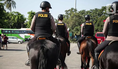 Dia mengambil contoh orang tua David yang sehari-hari bekerja sebagai buruh tidak mengetahui terkait rekrutmen polisi.