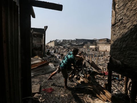 FOTO: Pasca Kebakaran 400 Rumah di Penjaringan, 1.000 Orang Mengungsi di Tenda Darurat, Keadaannya Memprihatinkan