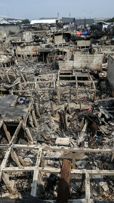 FOTO: Pasca Kebakaran 400 Rumah di Penjaringan, 1.000 Orang Mengungsi di Tenda Darurat, Keadaannya Memprihatinkan