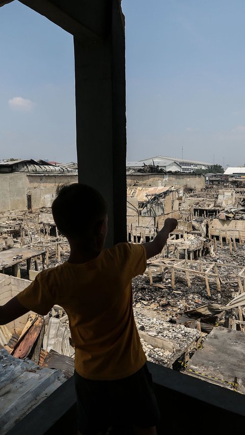 Rumah-rumah yang terdampat terlihat hangus dan nyaris rata dengan tanah.