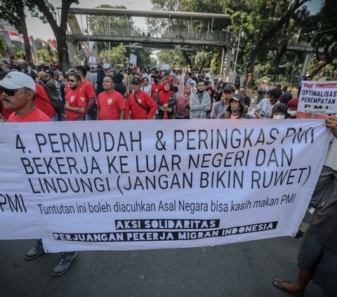 Mereka mendesak Presiden Joko Widodo atau Jokowi untuk merevisi sejumlah undang-undang<br />Kementerian Ketenagakerjaan terkait penempatan PMI di luar negeri.