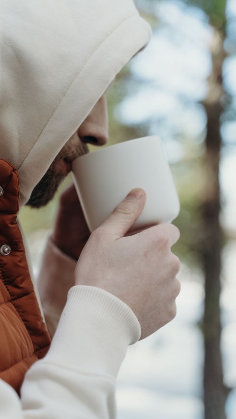 Sejumlah cara ini bisa cegah masalah saat kamu mulai menikmati kopi pagimu.