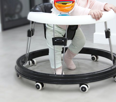 Waspadai Bahaya Penggunaan Baby Walker untuk Ajari Buah Hati Berjalan