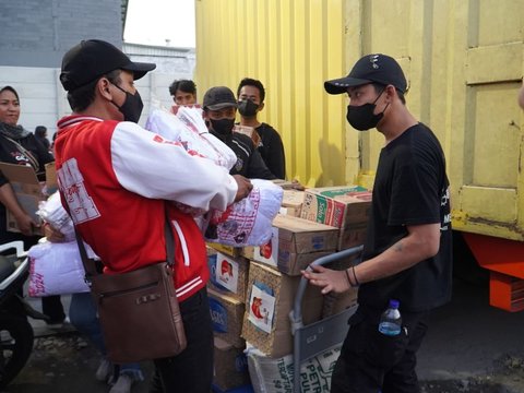 Sahabat Ganjar Kirim Sembako ke Korban Kebakaran di Penjaringan Jakarta