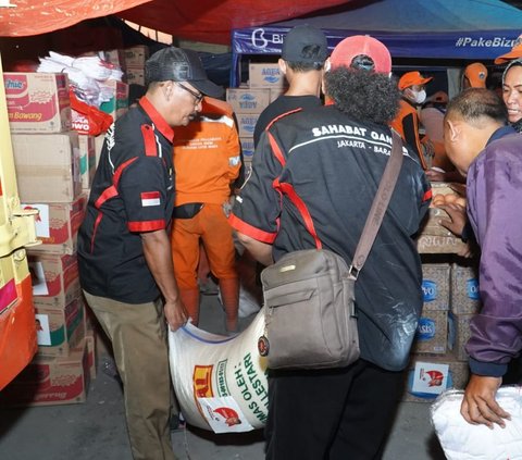 Sahabat Ganjar Kirim Sembako ke Korban Kebakaran di Penjaringan Jakarta