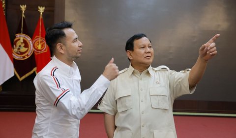 Namun, sanjungan Raffi itu langsung ditepis Prabowo yang justru menegaskan bahwa garda terdepan pertahanan Indonesia itu adalah para prajurit di lapangan.