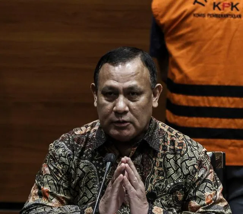 Meski begitu, pengunduran diri seseorang dari jabatannya di lembaga antirasuah ini merupakan hak daripada orang tersebut. Kendati demikian, apakah pengunduran diri itu akan dikabulkan atau tidak.