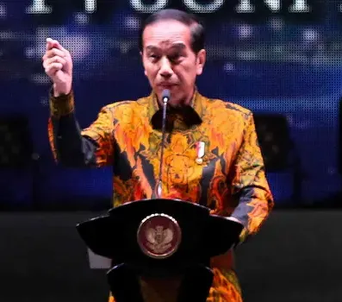 Jokowi menginginkan hilirisasi terjadi dari olahan kelapa. Dia mencatat ada potensi pendapatan berkali lipat dari pengolahan kelapa.