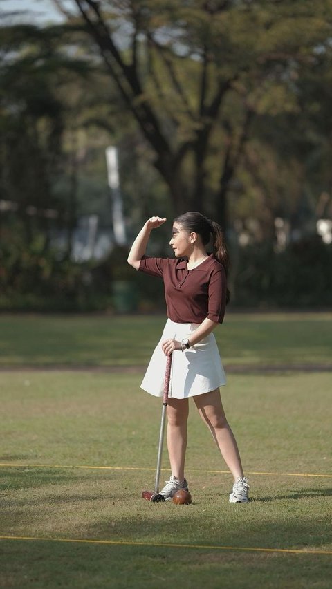 Ini gaya Prilly Latuconsina saat bermain Woodball.