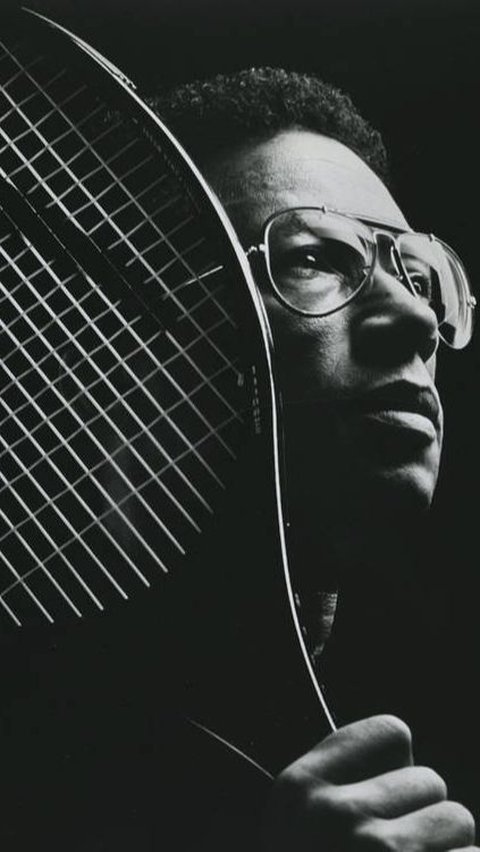 Sejarah 5 Juli 1975: Arthur Ashe Jadi Orang Kulit Hitam Pertama yang Juarai Wimbledon