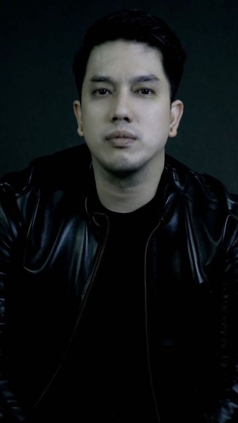 Arman Wosi bukanlah orang yang sembarangan. Rupanya ia merupakan musisi yang mulai berkarier sejak 2010 silam. Ia merupakan penyanyi sekaligus sempat membuat management musik bernama Wosi Entertainment.