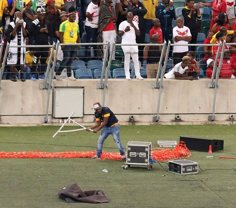 JIS Disorot, Ini Sederet Tragedi Buruk di Stadion Bola Akibat Akses Pintu Keluar