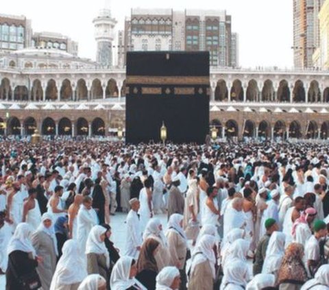 Momen 450 Jemaah Haji Kloter Pertama Tiba di Jatim, Diwarnai Haru Bahagia