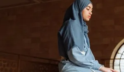 Gerakan Sholat yang Benar untuk Perempuan