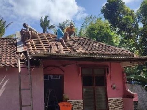 Terdampak Gempa, Begini Kompaknya Warga Bantul Gotong-Royong Renovasi Rumah Bareng Aparat