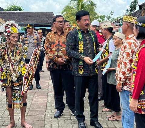 Direktur Eksekutif Indonesia Political Opinion (IPO) Dedi Kurnia Syah menyebut, potensial masuk bursa cawapres 2024.<br /><br />Dia menilai, Hadi paling berpeluang dipasangkan dengan bacapres PDIP Ganjar Pranowo.