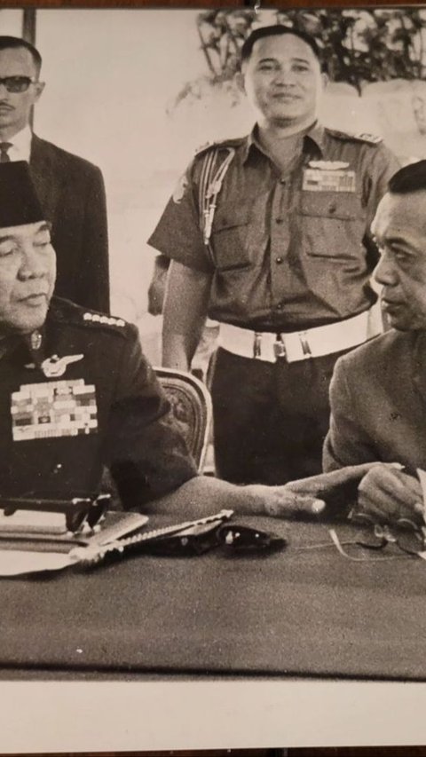 Potret Pertemuan Soekarno & Sultan Hamengkubuwono IX, Bahas Utang Negara yang Menumpuk