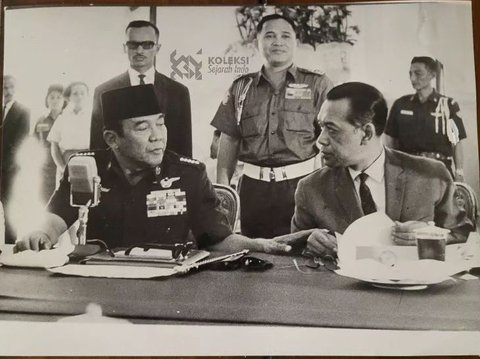 Potret lawas Presiden Soekarno bersama Sultan Hamengkubuwono IX sukses mencuri perhatian. Bahkan foto keduanya ini viral di media sosial.