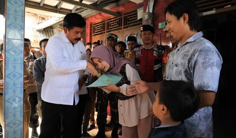 Untuk peluang Hadi sendiri, Dedi melanjutkan, kemungkinan serupa besarannya dengan Mendagri Tito Karnavian.<br /><br />Sebab,  Hadi dan Tito sama-sama tokoh dekat Jokowi dan sejauh ini loyal pada pemerintah.