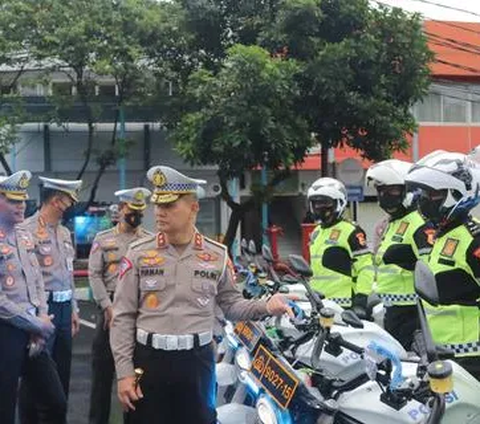 Komisi III DPR menggelar rapat dengan Kakorlantas Polri Irjen Firman Shantyabudi, Menurutnya, Korlantas sudah dianggap sarang korupsi. Maka perlu terobosan dengan dukungan data yang lengkap.