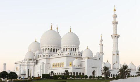 9. Masjid Syekh Zayed