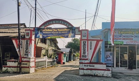 Nama Panji Gumilang sendiri sebenarnya bukan nama sejak lahir. Nama tersebut disematkan setelah Panji setelah menikah dengan perempuan idamannya asal Banten, Jawa Barat.