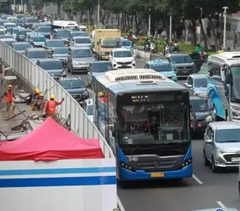 Kesan Pertama Kaum Disabilitas Jajal Transjakarta Rute Kalideres-Bandara Soetta