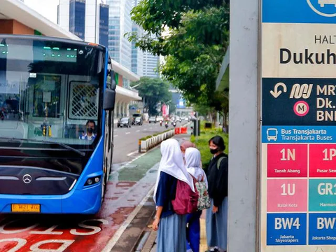 Kesan Pertama Kaum Disabilitas Jajal Transjakarta Rute Kalideres-Bandara Soetta