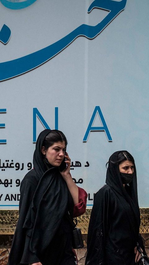 Penutupan salon kecantikan ini menambah pembatasan hak-hak perempuan sejak Taliban berhasil mengambil alih kekuasaan pada 2021 lalu.