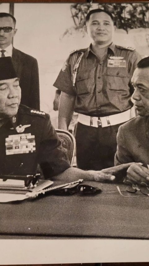 Potret Pertemuan Soekarno & Sultan Hamengkubuwono IX, Bahas Utang Negara yang Menumpuk