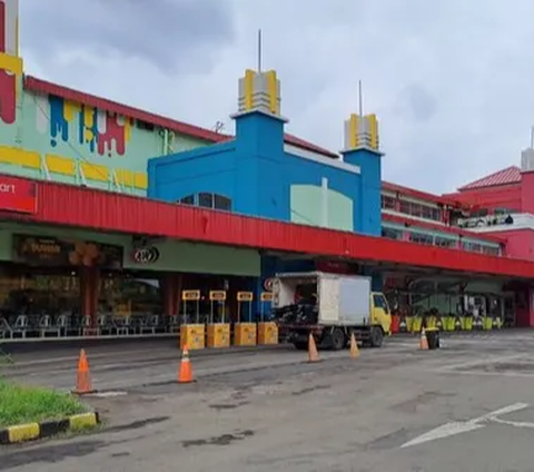 Sebelumnya, Transmart melakukan penutupan terhadap 12 gerainya di sejumlah tempat.