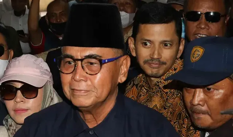 Pusat Pelaporan dan Analisis Transaksi Keuangan (PPATK) membekukan rekening milik pimpinan Pondok Pesantren Al-Zaytun Panji Gumilang.