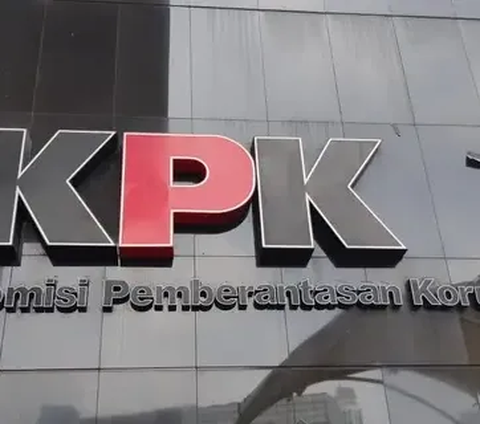 Sebelumnya, KPK menegaskan tuduhan kepada mantan Kepala Satuan Tugas (Kasatgas) Penyidik KPK Tri Suhartanto soal miliki rekening gendut tidak benar. Kabag Pemberitaan KPK Ali Fikri memastikan hal itu setelah pihak KPK mengonfirmasi langsung kepada Tri Suhartanto.