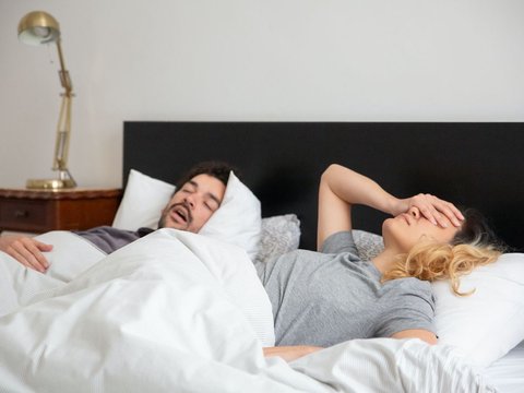 8 Pemicu Kebiasaan Mendengkur saat Tidur